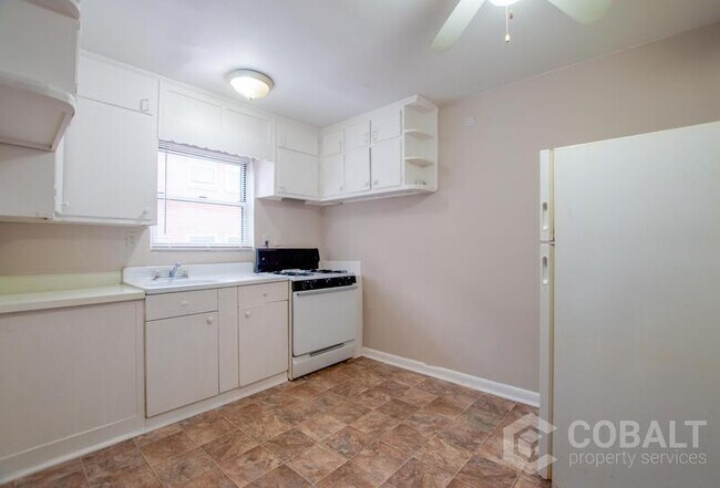 Primary Photo - 944 St Charles Ave NE