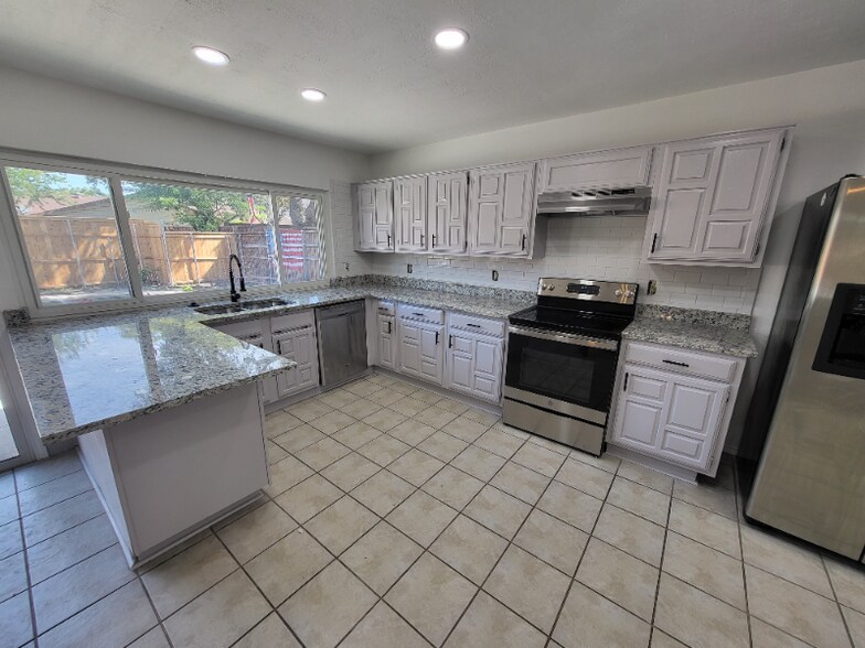 Building Photo - 5208 Pruitt Dr