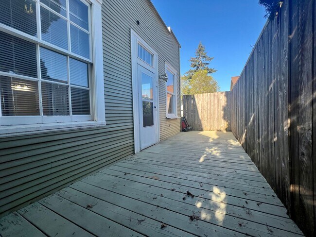 Building Photo - HAR70