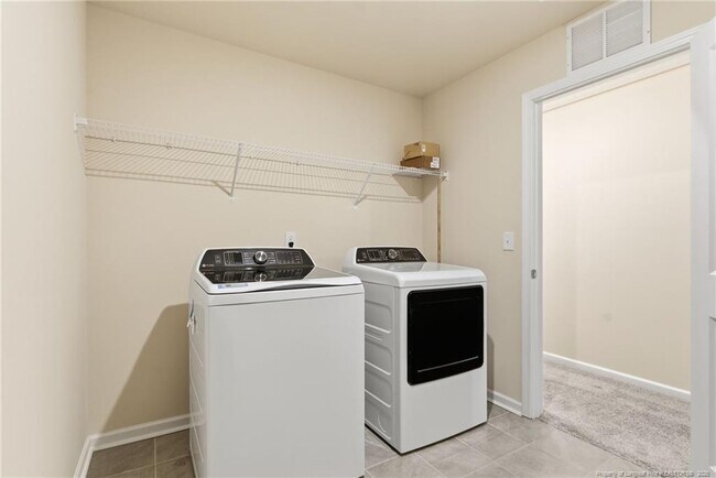 Building Photo - 245 Ribbon Rail St