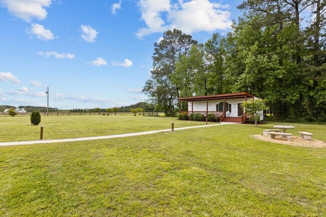 Building Photo - 2116 Las Flores Ln