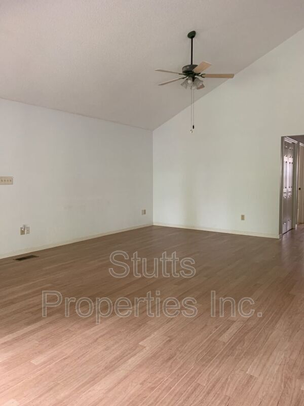 Building Photo - 65 Little Woods Rd