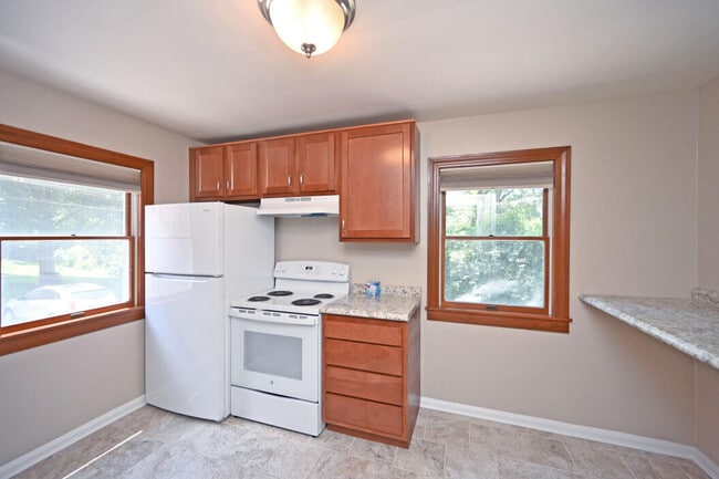 Building Photo - 27 Pleasant Ridge Ave