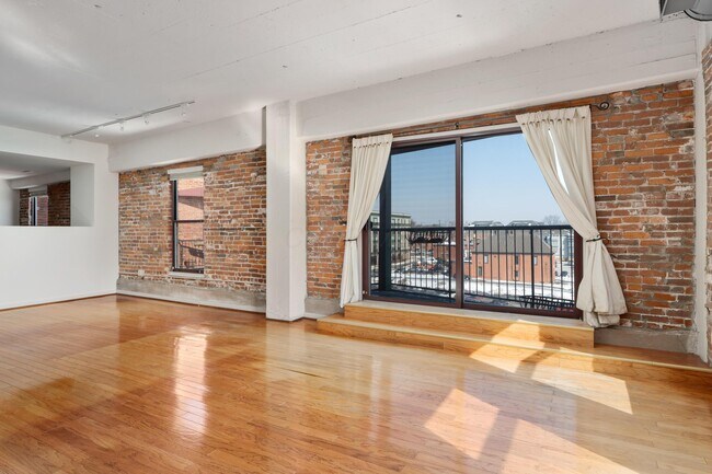 Building Photo - 432 E Rich St