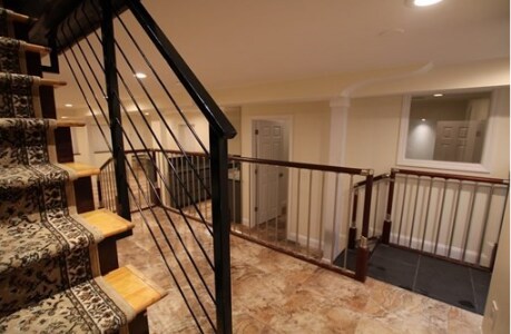 Building Photo - 25 Saint Marys Ct