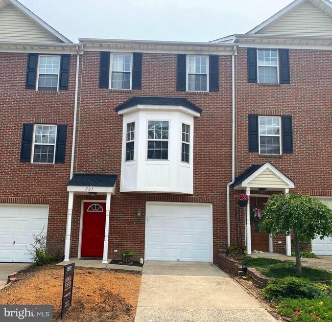 Primary Photo - 205 Shaw Ct