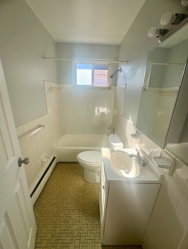 Building Photo - 2553 W North Bend Rd