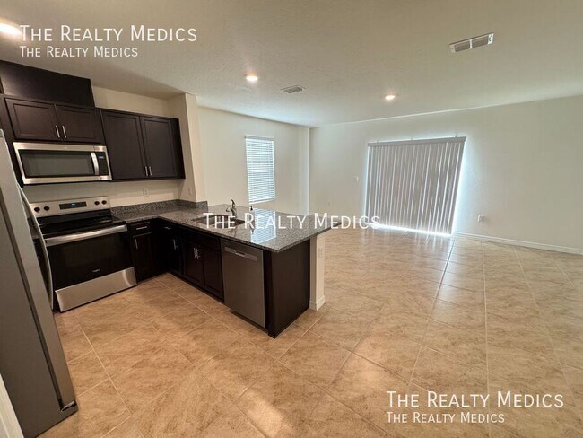 Building Photo - 2331 Gifford Dr