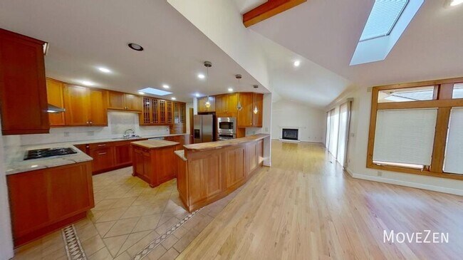 Building Photo - 2323 Ridgefield Dr