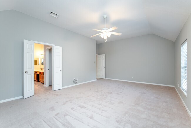 Building Photo - 2710 Double Lake Dr