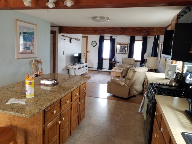 Building Photo - 75 Parker St