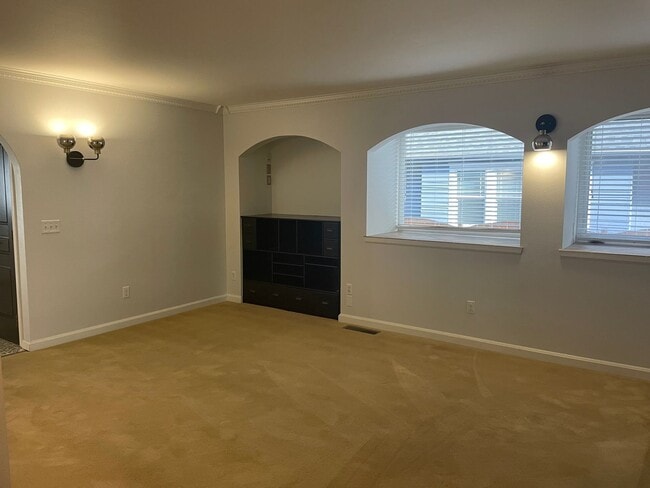 Building Photo - 15 Alderson Ave