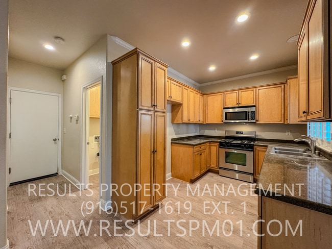 Building Photo - Lovely 3 bedroom in great location