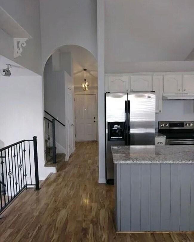 Building Photo - Beautiful 4 Bedroom Home in Layton!