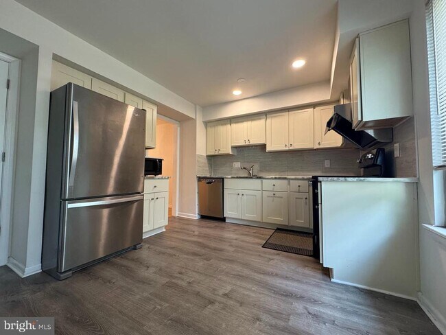 Building Photo - 10676 Muirfield Dr