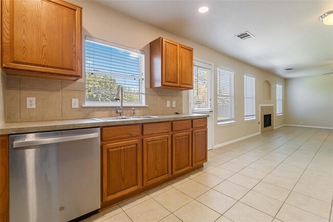 Building Photo - 401 Spruce Dr