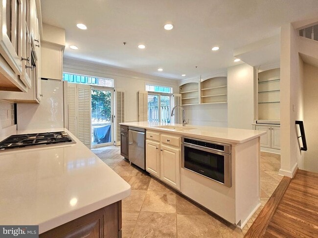 Building Photo - 315 Hearthstone Mews