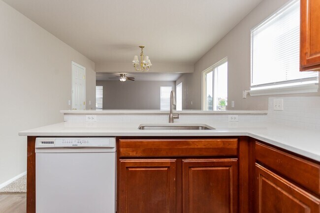 Building Photo - Beautiful 4-bedroom 3-bath located in Stetson Hills!
