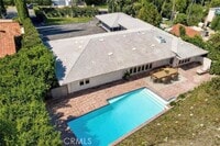 Building Photo - 4450 Hayvenhurst Ave