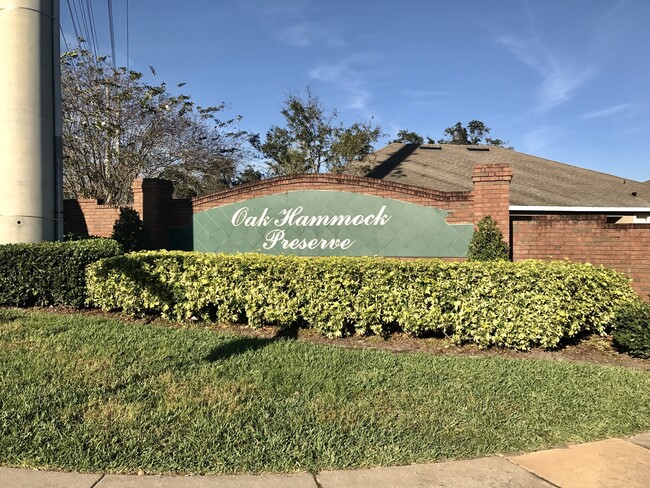 Building Photo - Nice 3/2 with Bonus Room in Oak Hammock Pr...
