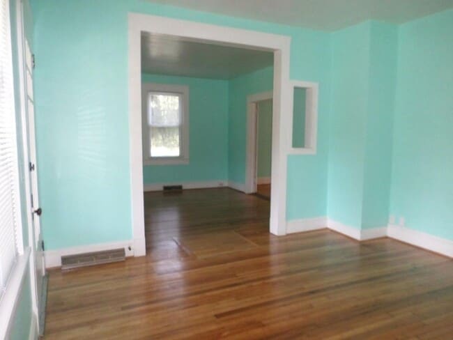 Building Photo - 1075 Cambria St NE