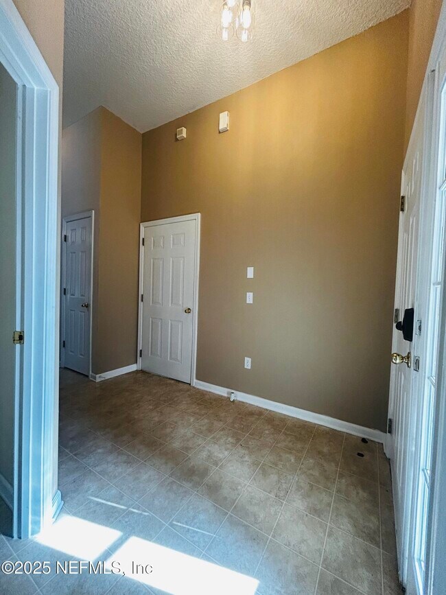 Building Photo - 2392 Old Pine Trail