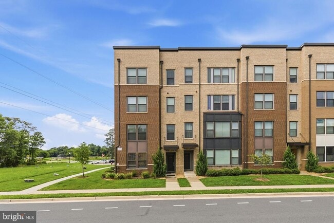 Building Photo - 238 Van Buren St