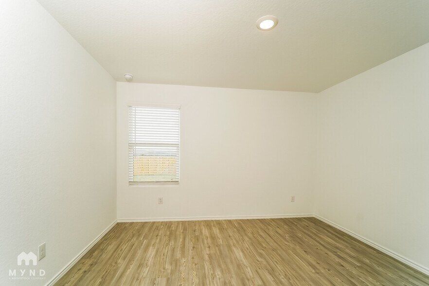 Building Photo - 5931 Sunset Song Ln