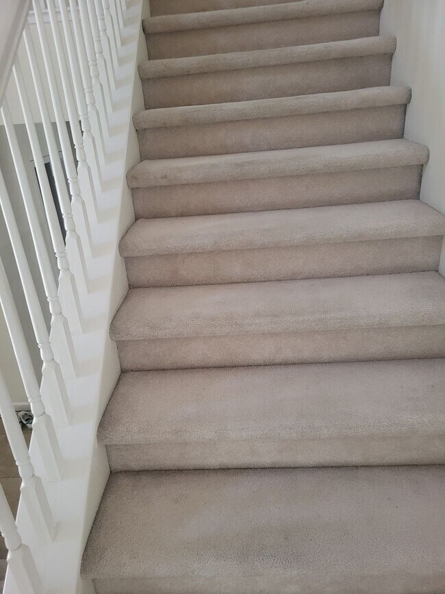 Building Photo - 5049 Pine Lake Ct