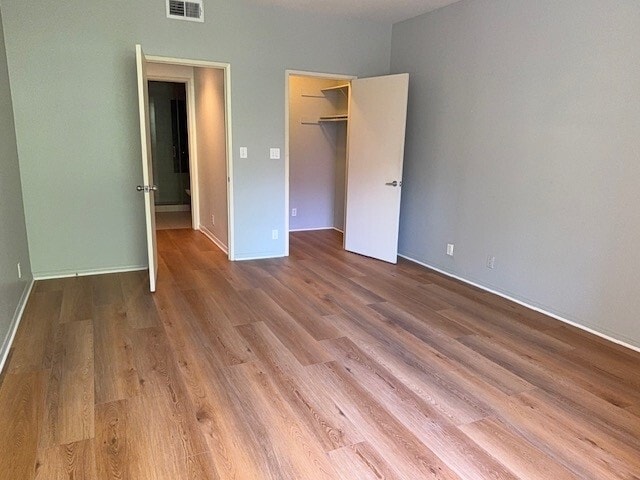 Building Photo - 2222 N Beachwood Dr