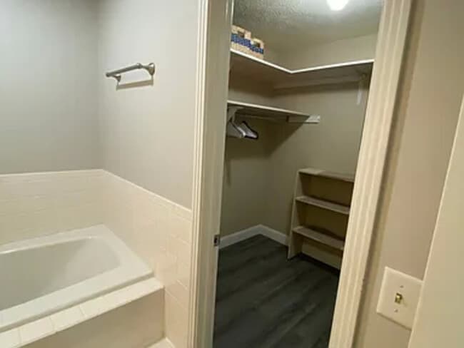 Building Photo - 332 Cedar Dr