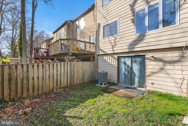 Building Photo - 6911 Cipriano Woods Ct