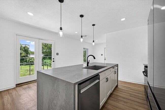 Building Photo - 3701 Hutchins St