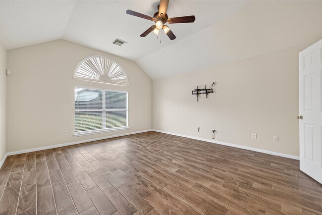 Building Photo - 9127 N Ferndale Pl Dr