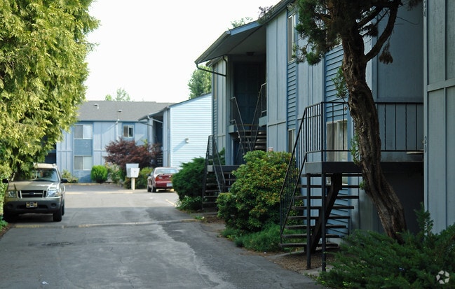 Building Photo - Hideaway Court