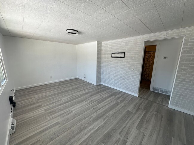 Building Photo - 5836 East Lane - Single Family ready for move in!