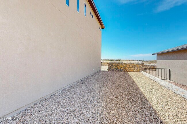 Building Photo - 516 Logwood Ave