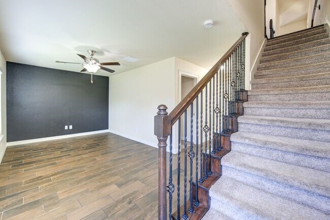 Building Photo - 10014 Spring Shadows Park Cir