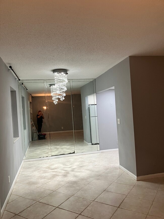 Building Photo - 282 Norwich L