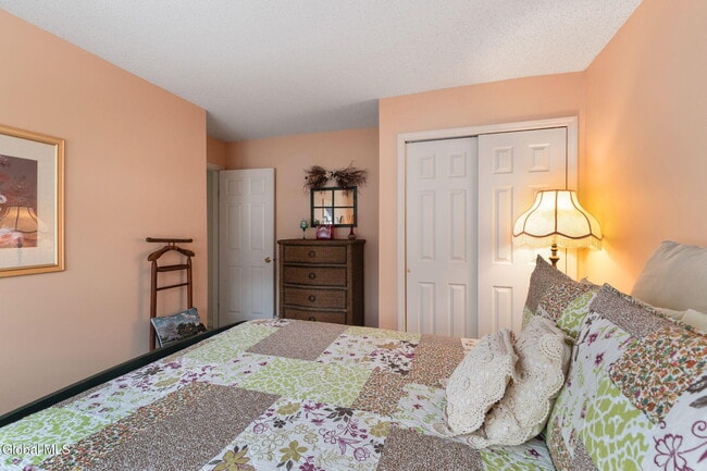 Building Photo - 158 Kaydeross Park Rd