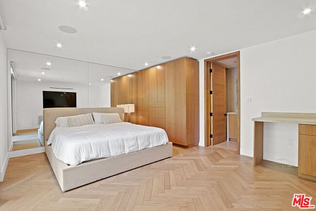 Building Photo - 9451 Sunset Blvd