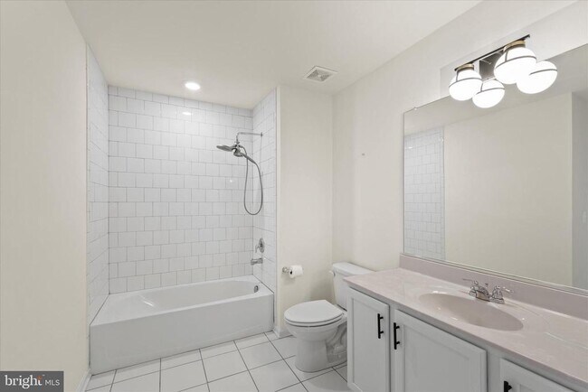 Building Photo - 5559 Trafalgar Cir