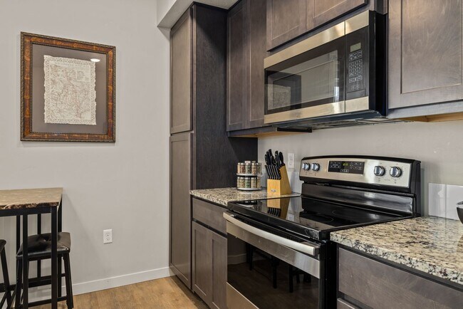 Building Photo - 7353 Summerwinds