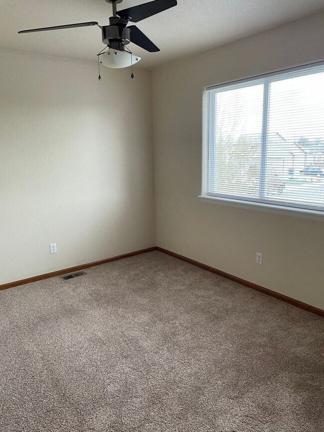 Building Photo - Beautiful 3 Bed 2.5 Bath Home in Milliken, Huge Corner Lot, Fenced Yard & Unfinished Basement