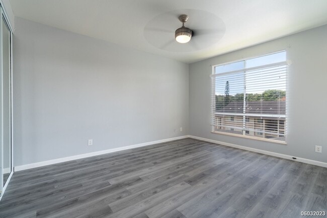 Building Photo - Spacious, Clean, Renovated 2BR/2BA/2Pkg in...