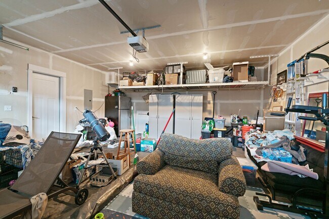 Building Photo - Modern 4-bedroom 3-bathroom Home