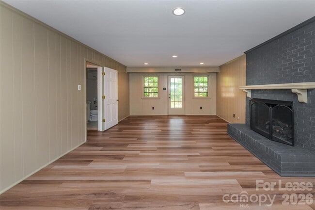 Building Photo - 2630 Fernbank Dr