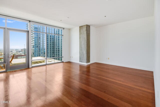 Building Photo - 1100 S Hope St