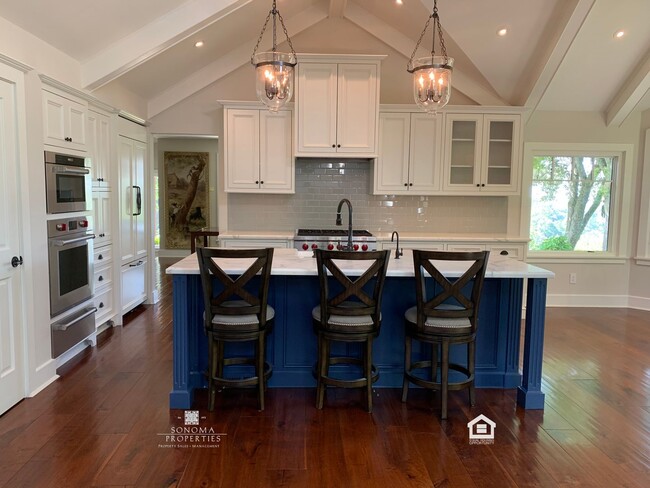 Building Photo - Stunning 3BD/2.5BA Home with Breathtaking ...