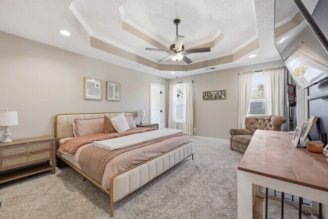 Building Photo - Dog Friendly Three Bedroom with Bonus in Sango!